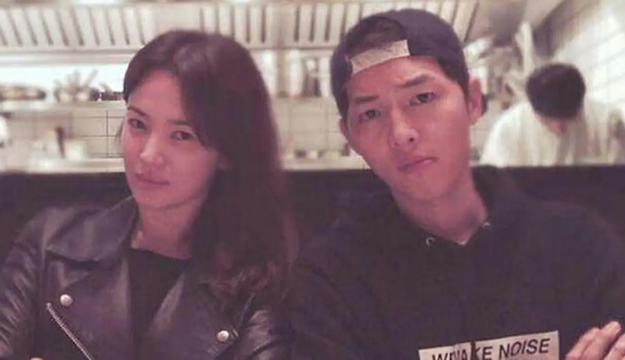 Pernikahan Song Joong Ki  dan Song Hye Kyo telah menajdi penantian bagi penggemar Song Song Couple. Hari bahagia itu akan berlangsung pada 31 Oktober 2017, berlokasi di Shilla Hotel, Korea Selatan. (Instagram/songjoongkionly)