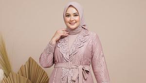 Model Gamis Blazer Brokat untuk Wanita Berhijab Gemuk/Gemini AI