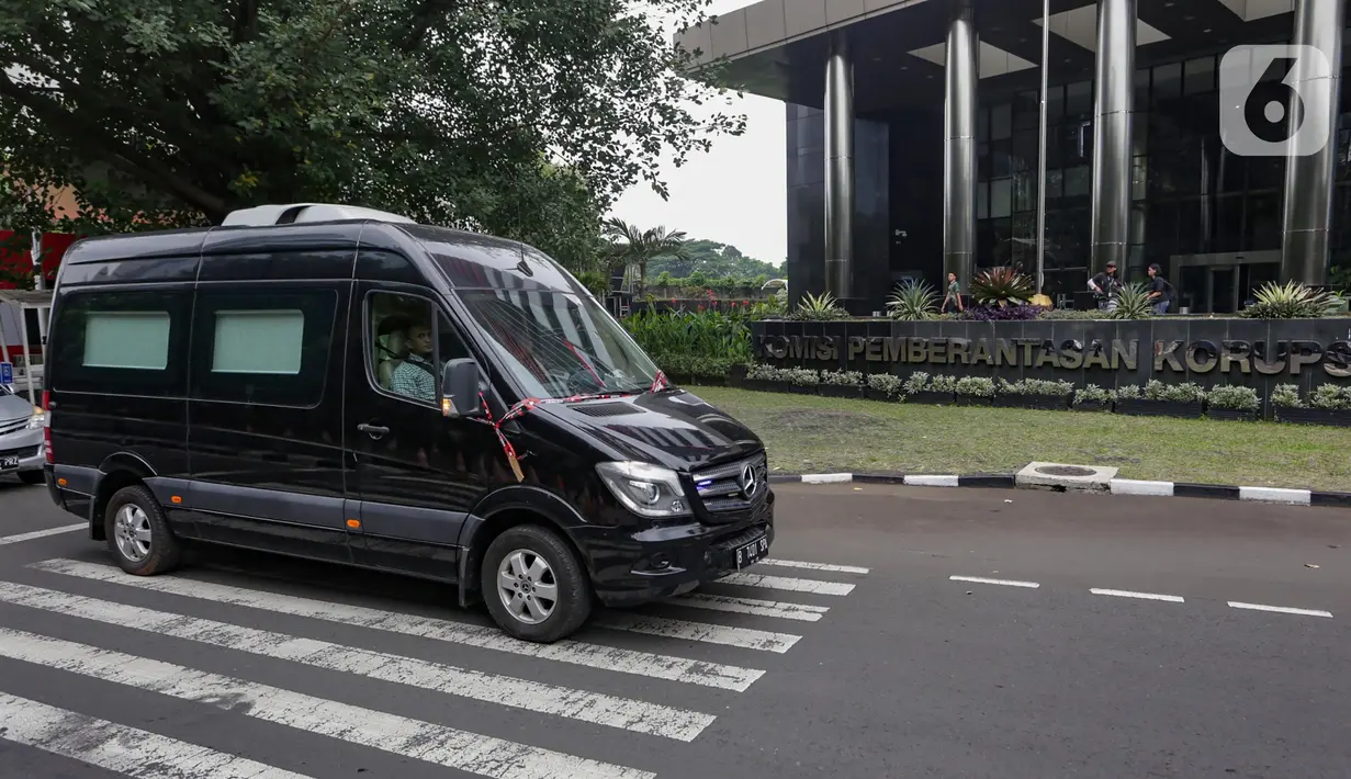 Sementara, untuk kepemilikan mobil mewah ini akan dikonfirmasi kepada saksi dan tersangka. (merdeka.com/Arie Basuki)