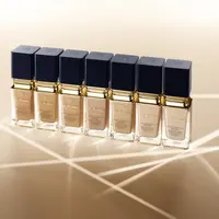 Clé de Peau Beauté Radiant Fluid Foundation Natural SPF 25+PA++, foundation terbaru dengan infusi skincare untuk efek kulit healthy glow.