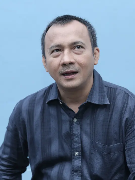 Sebagai pemain senior, Adi Bing Slamet juga sering diminta masukan oleh para komika yang ikut terlibat didalamnya seperti Arafah Rianty, Afif Xavi dan Ayun Cadel. (Galih W. Satria/Bintang.com)