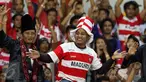 Suporter Madura United menari jelang menyaksikan timnya berlaga melawan Persija pada lanjutan Liga 1 di Stadion Patriot Candrabhaga, Bekasi, Kamis (4/5). Madura United FC unggul 1-0. (Liputan6.com/Helmi Fithriansyah)