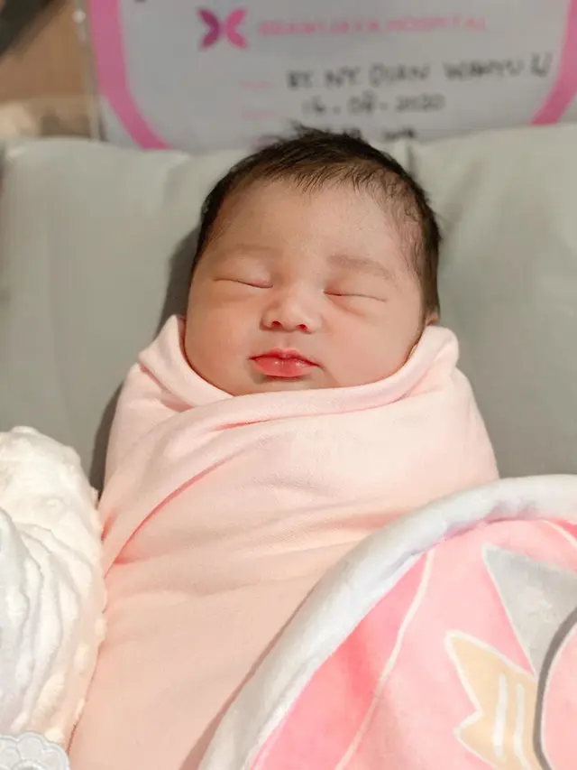 Belum Genap 2 Bulan, Ini Potret 7 Anak Seleb yang Menggemaskan