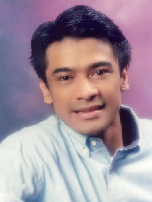 Ini adalah wajah Donny Damara pada tahun 2000. Donny memang punya senyum   yang menawan. (Foto: instagram.com/malibu62studio)
