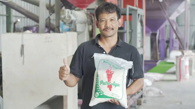 Kementan memberikan Sentra Pelayanan Pertanian Padi Terpadu (SP3T) kepada petani. Dok Kementan