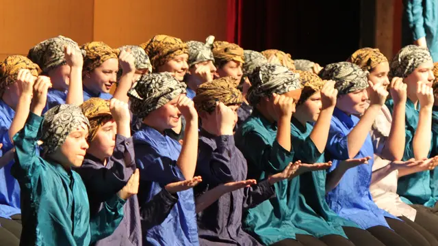 [Bintang] Video Viral, Anak-anak Australia Membawakan Tarian Aceh Ratoh Duek Hingga Keliling Eropa