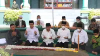 Wakil Presiden Republik Indonesia ke-10 dan 12, Jusuf Kalla (JK) menyempatkan diri berziarah dan melakukan tabur bunga ke makam Almarhum Haji Anif