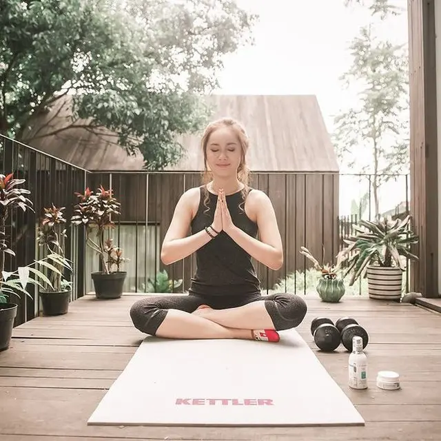 7 Gaya Sporty Jenniver Eve Pemeran Cindy Dalam Sinetron Naluri Hati Saat Olahraga