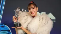 Momen Lisa BLACKPINK Menang Best Pop hingga Tampil SaWaDiKa di VMA 2026