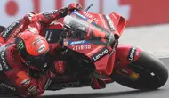 Francesco Bagnaia gagal finis karena disenggol Maverick Vinales di tengah balapan MotoGP Prancis yang berlangsung di sirkuit Le Mans akhir pekan kemarin (AFP)