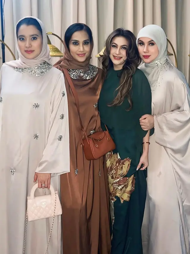 Model Dress Panjang Diah Permatasari