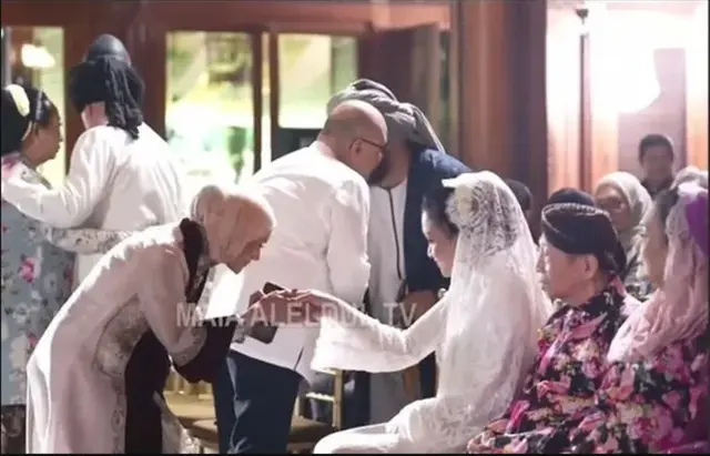 6 Potret kebersamaan Mulan Jameela dan Maia Estianty di pernikahan Al Ghazali, viral saat salaman