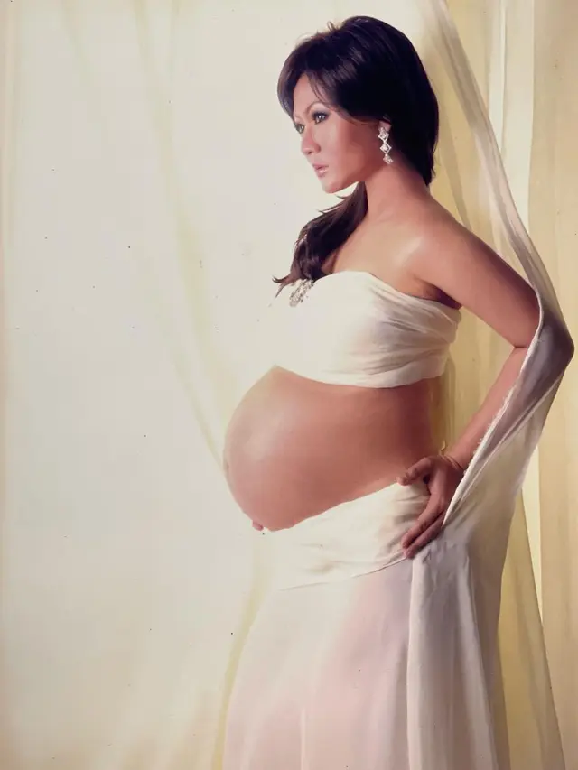7 Gaya Inul Daratista saat Maternity Shoot, Baru Diungkap Setelah 13 Tahun