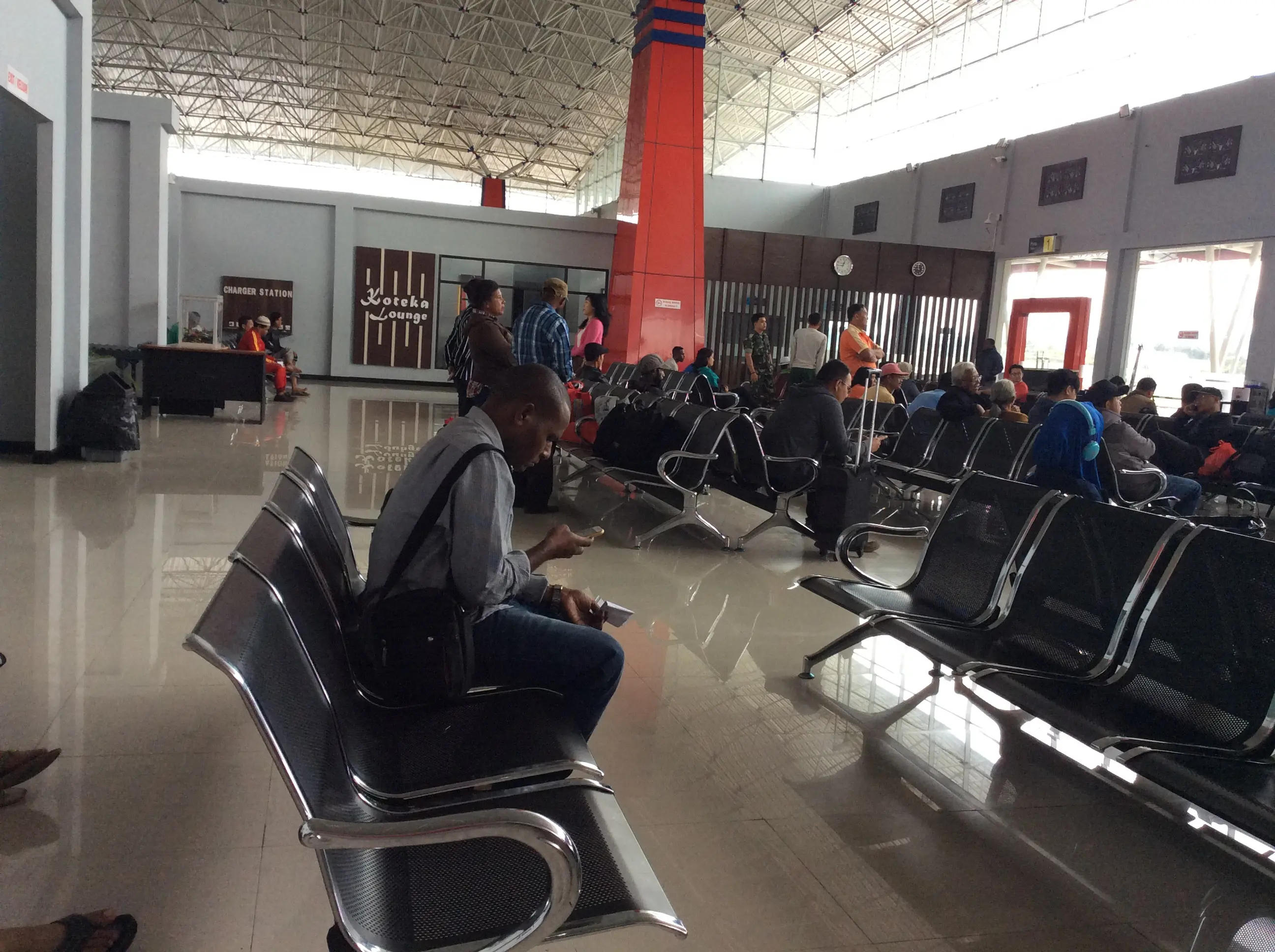 Ruang tunggu Bandara Wamena. (Liputan6.com / Katharina Janur)
