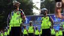 Sejumlah polisi mengikuti apel pasukan Operasi Patuh Jaya 2020 di Lapangan Polda Metro Jaya, Jakarta, Kamis (23/7/2020). Ada lima jenis pelanggaran yang jadi sasaran prioritas Operasi Patuh Jaya 2020 di antaranya penggunaan rotator dan sirene tidak sesuai ketentuan. (merdeka.com/Imam Buhori)
