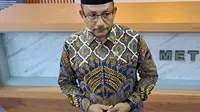 Anggota DPD RI asal Aceh H Sudirman atau yang akrab disapa Haji Uma saat mendatangi Polda Metro Jaya, Jumat (9/8/2024). (Merdeka.com/Bachtiarudin Alam)