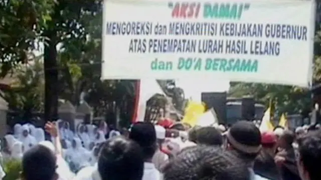 Lurah Susan Kembali Didemo, Warga LA Bawa Bendera Kuning