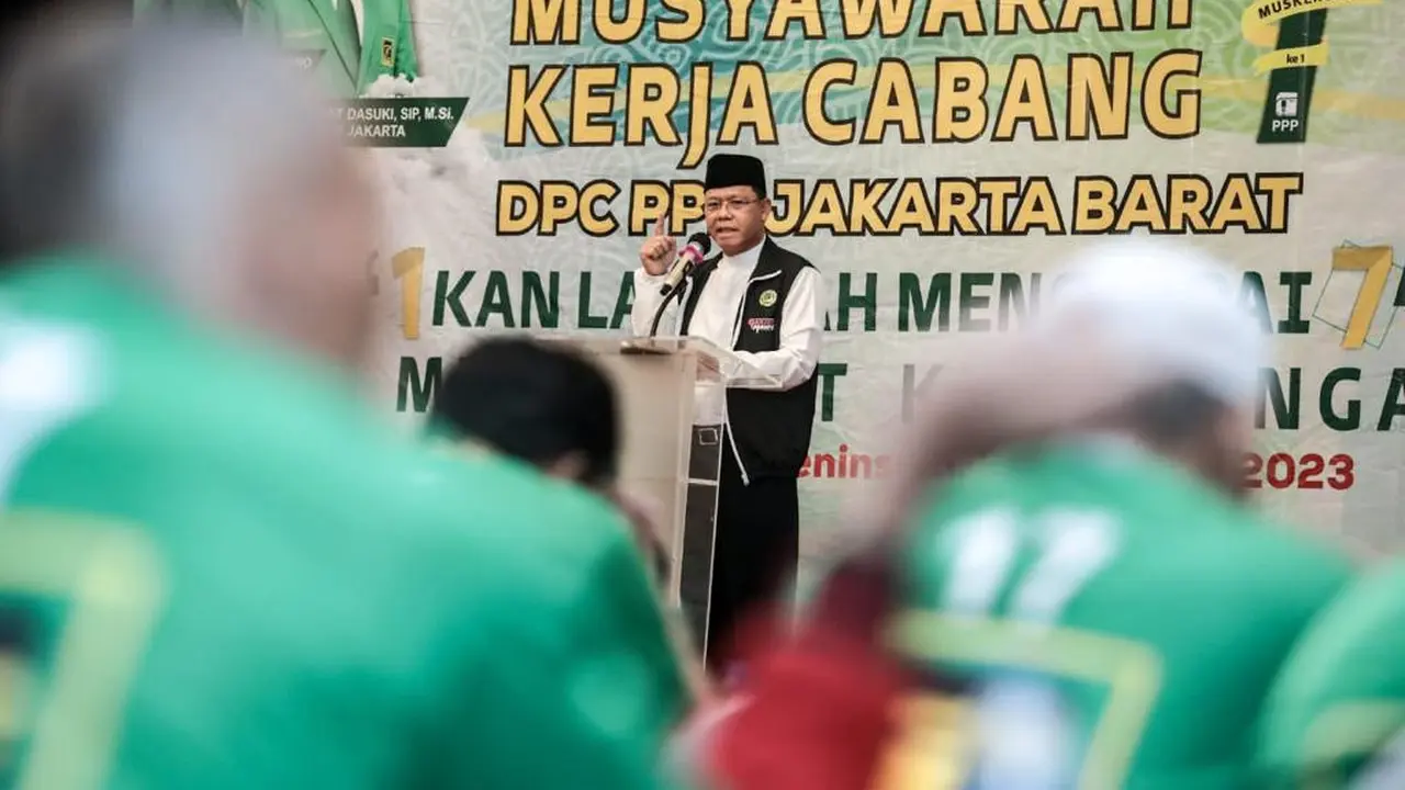 Plt Ketua Umum Partai Persatuan Pembangunan (PPP) Muhamad Mardiono saat membuka kegiatan Musyawarah Kerja Cabang DPC PPP Jakarta Barat di Hotel Menara Peninsula Jakarta, Minggu (3/12/2023).