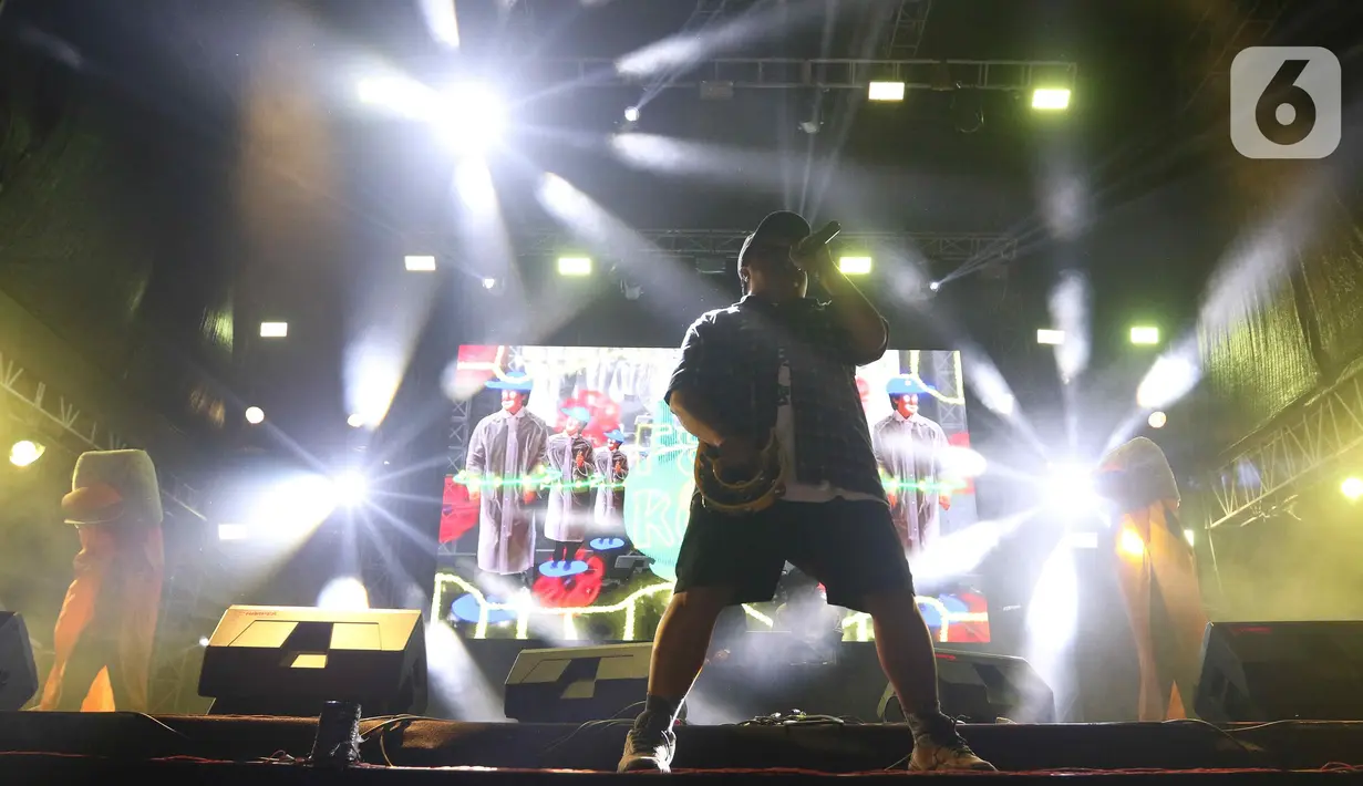 Feel Koplo dikenal karena kerap meramu ulang lagu-lagu pop Indonesia menjadi bernuansa dangdut. (Liputan6.com/Herman Zakharia)