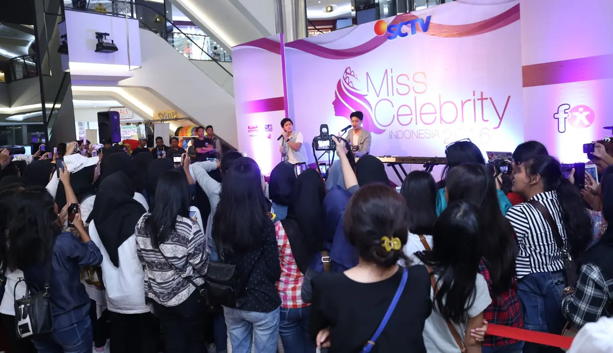 Seleksi Miss Celebrity Indonesia 2016 di Jakarta berlangsung lebih selektif dibanding kota sebelumnya. Meski demikian, audisi itu dibanjiri para peserta yang didominasi remaja putri. (Nurwahyunan/Bintang.com)