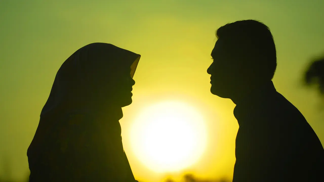 Kisah Seorang Suami Tampan yang Memiliki Istri Tidak Cantik
