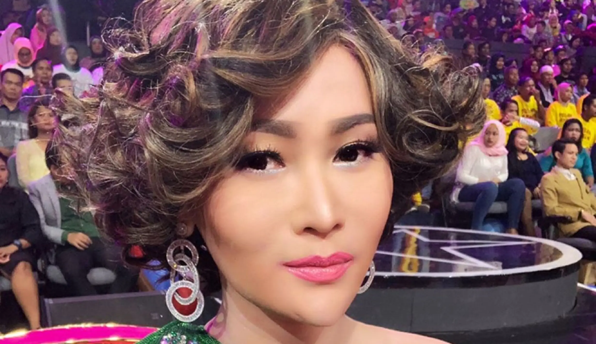 FOTO: Gaya Inul Daratista dengan Rambut Pendek, Tampak Lebih Muda ...