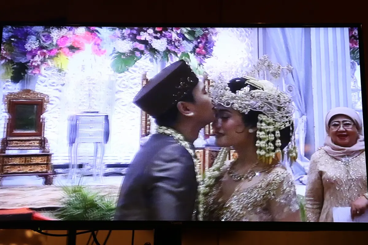 [Bintang] Raditya Dika dan Annisa Aziza