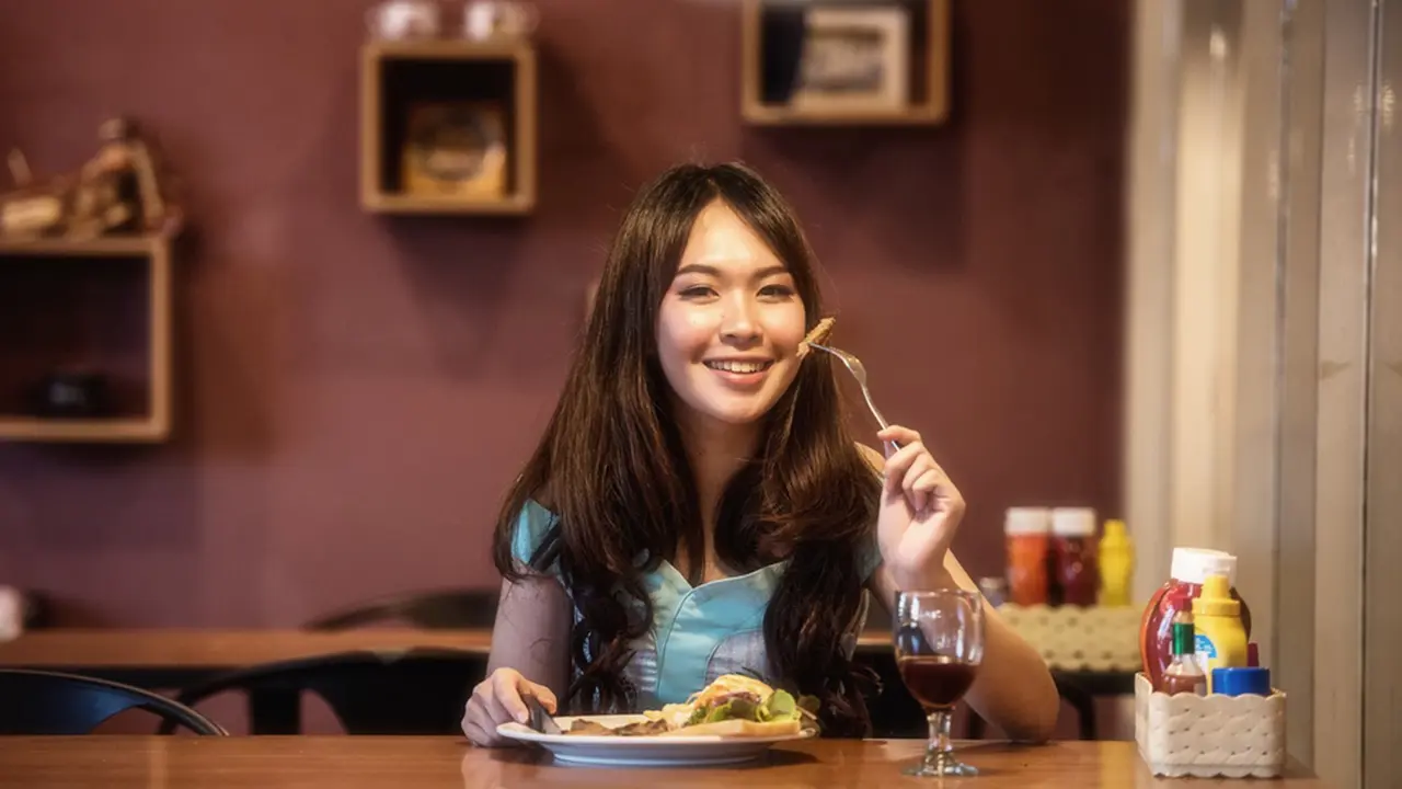 mencoba kuliner daerah