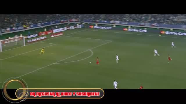 Jose Paolo Guerrero striker Peru berhasil mencetak hattrick bagi Peru saat melawan Bolivia di perempat final Copa America 2015.