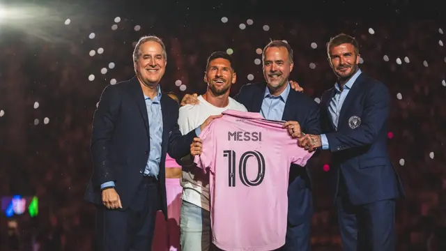 Messi diperkenalkan secara resmi bernomor punggung di Inter Miami. (Foto: Twitter Inter Miami CF)