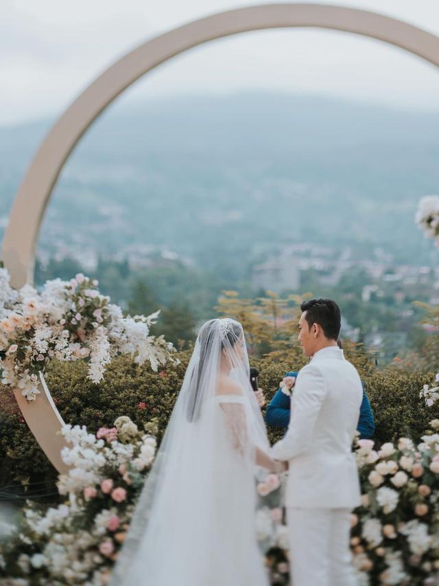 Denny Sumargo dan Olivia Allan. (Foto: Instagram @sumargodenny)