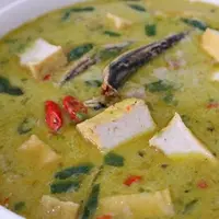 Ilustrasi sup ikan asin dengan tofu. (Foto: YouTube/Nuraaini Soewarto)