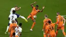 Inggris mampu bangkit dan menyamakan skor lewat penalti Harry Kane. (AP Photo/Hassan Ammar)