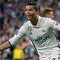 Selebrasi Cristiano Ronaldo usai menceploskan bola ke gawang Bayern Munchen saat  Perempat Final Liga Champions 2017 di Santiago Bernabeu, Spanyol, Rabu (19/4). Madrid kalahkan Munchen dengan skor 4-2 lewat perpanjangan waktu. (AP Photo)