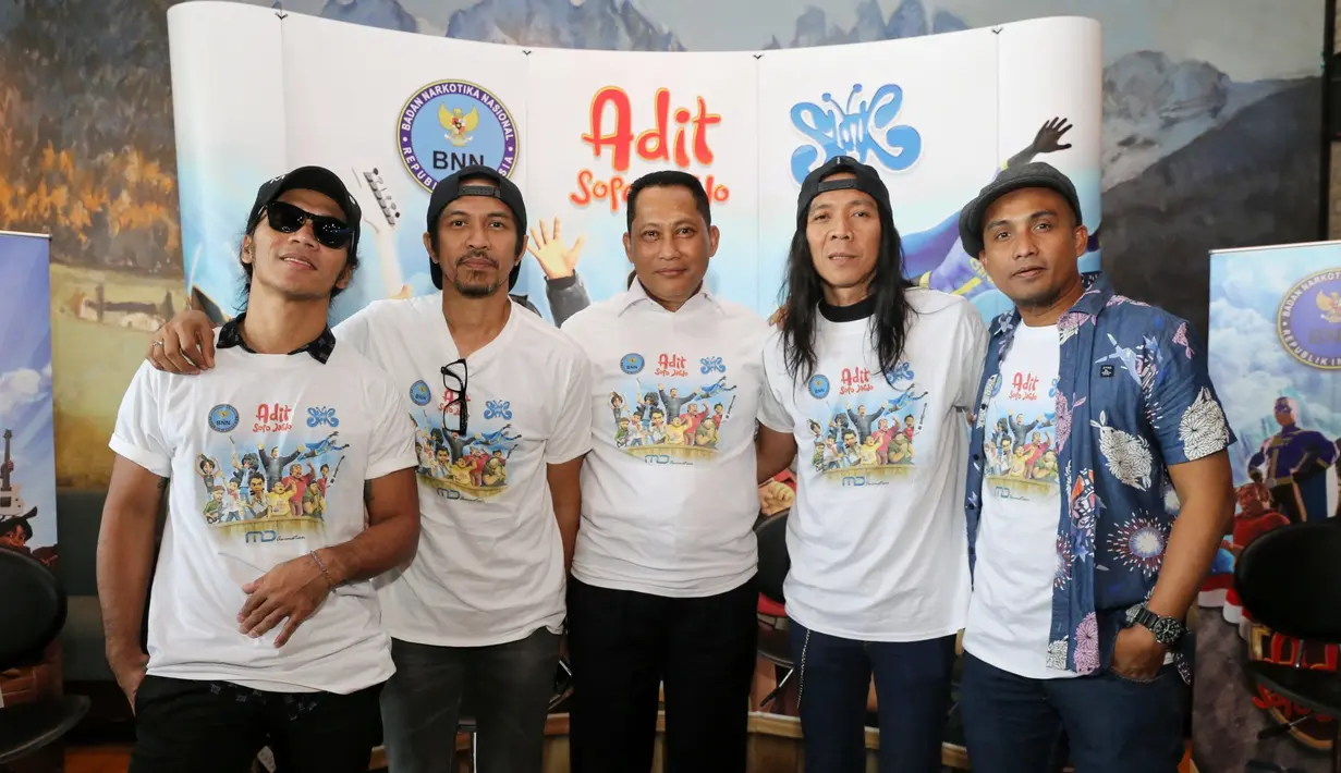Hal yang sama juga dirasakan oleh vokalis Slank, Kaka. Apalagi proses rekaman sulih suara itu dilakukan bersama-sama. Meski demikian, Kaka merasakan happy atas kesempatan dalam serial yang mengambil tema bahaya narkoba tersebut. (Adrian Putra/Bintang.com)