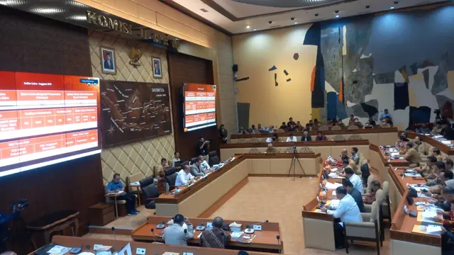 KPU menggelar rapat dengar pendapat dengan Komisi II DPR, Senin (25/3/2024).