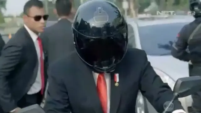 Atraksi Jokowi Naik Motor Saat Masuk ke GBK