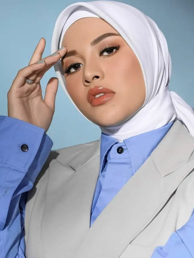 Gaya Hijab Simple saat Idul Adha di Rumah dari para publik figure