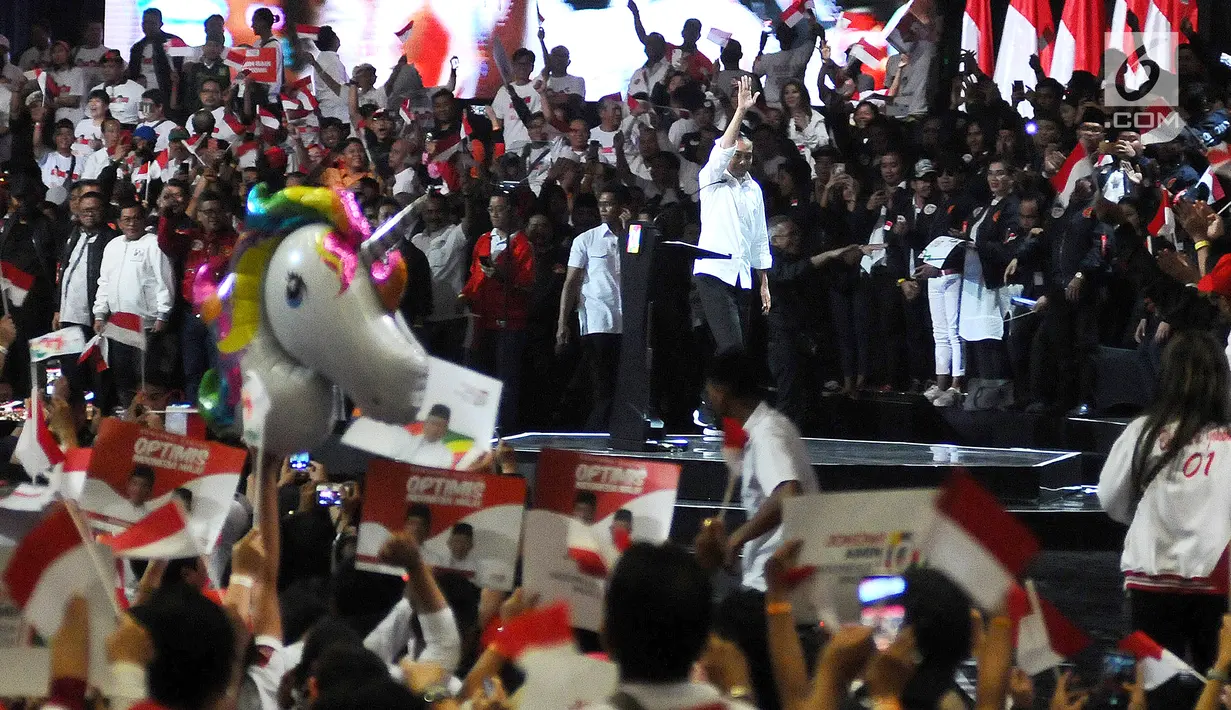 Capres nomor urut 01 Joko Widodo saat menghadiri Konvensi Rakyat di Sentul Internasional Convention Center, Bogor, Jawa Barat, Minggu (24/2). Konvensi Rakyat mengangkat optimis Indonesia maju. (Liputan6.com/Herman Zakharia)