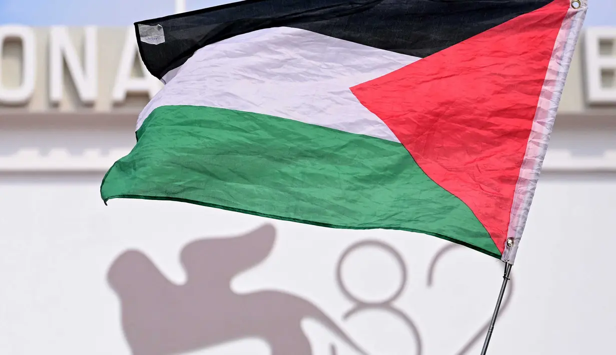 Festival Film Venesia ke-82 akan berlangsung pada 27 Agustus hingga 6 September 2025 di Lido, Venesia. Acara bergengsi ini akan menampilkan pemutaran film perdana dari film-film ternama, kedatangan para selebritas papan atas, serta berbagai pesta dan pertemuan dengan para pembuat film dan aktor. (Tiziana FABI/AFP)