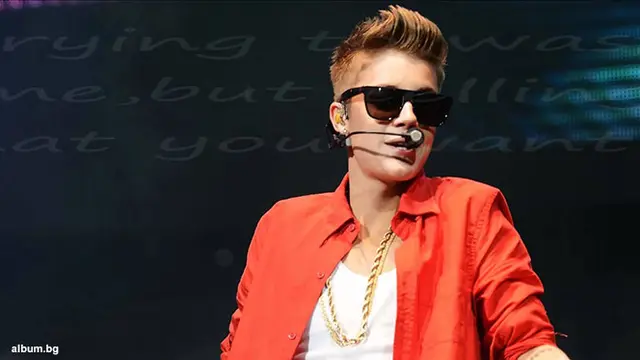 justin-bieber-131028c.jpg
