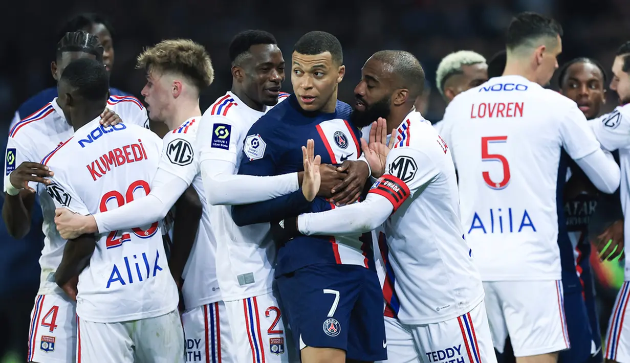 Usai tembakan penalti Alexandre Lacazette membentur tiang di menit ke-39, mereka akhirnya memecah kebuntuan di babak kedua. (AP Photo/Aurelien Morissard)