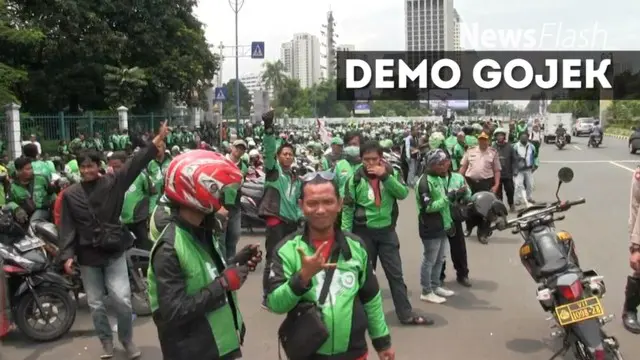 Ribuan pengemudi Gojek se Jabodetabek menggelar aksi damai memprotes kebijakan mangemen PT Gojek Indonesia yang dinilai semena-mena.