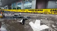 Tim Labfor Polda Jatim olah TKP kebakaran Tunjungan Plaza Surabaya. (Dian Kurniawan/Liputan6.com)