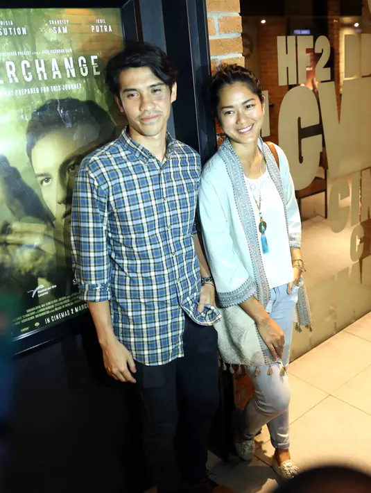 Hobi yang sama kedua pasangan ini makin mendekatkan keduanya. Keduanya gemar melakukan aktifitas outdoor seperti climbing, atau hiking. (Nurwahyunan/Bintang.com)