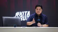 Ketua Umum PSSI, Erick Thohir memberikan keterangan kepada wartawan saat konferensi pers perihal pembentukan Satgas PSSI yang berlangsung di GBK Arena, Senayan, Jakarta, Jumat (28/04/2023). (Bola.com/Bagaskara Lazuardi)