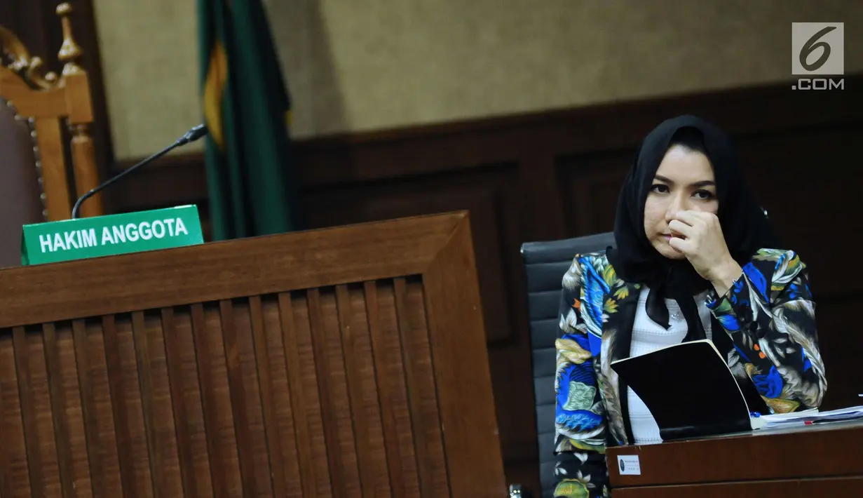 Bupati nonaktif Kutai Kartanegara, Rita Widyasari saat mengikuti sidang lanjutan dugaan suap pemberian izin lokasi perkebunan kelapa sawit di Pengadilan Tipikor, Jakarta, Rabu (21/2). Sidang mendengar keterangan saksi. (Liputan6.com/Helmi Fithriansyah)