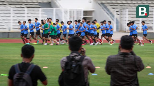 Foto: Shin Tae-yong Buka Hari Pertama TC Timnas Indonesia U-19 dengan Latihan Fisik, Disambangi Juga oleh Ketum PSSI dan Kemenpora