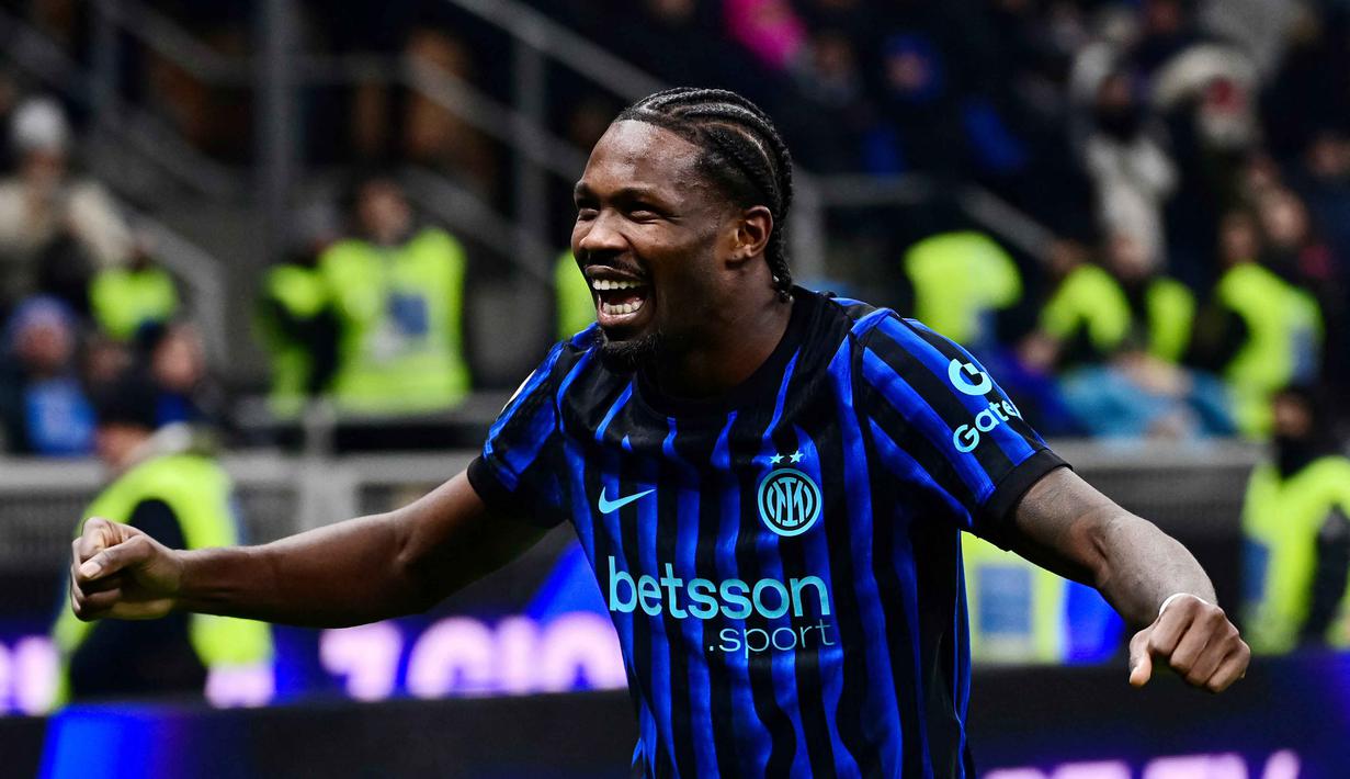 Pada menit ke-74, giliran Marcus Thuram yang mencatatkan Namanya di papan skor. Inter Milan unggul 3-0 atas Bologna. Tampak dalam foto, penyerang Inter Milan asal Prancis, Marcus Thuram melakukan selebrasi usai mencetak gol untuk I Nerazzurri dalam pertandingan pekan ke-17 Serie A Italia melawan Bologna di Stadion San Siro, Milan, Minggu (4/1/2026) waktu setempat atau Senin (5/1/2026) dini hari WIB. (Piero CRUCIATTI/AFP)