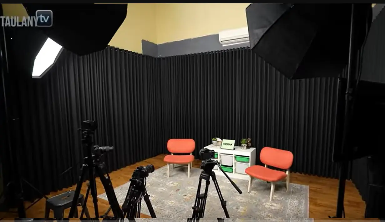 Menurut Wendy, rumah keduanya yang sudah ditinggali selama satu tahun itu dimanfaatkan untuk syuting. [Youtube/Taulany TV]